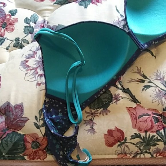 V.S. Bra - Picture 3 of 3